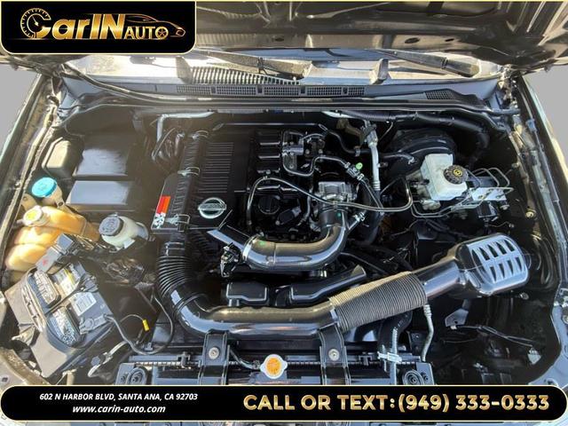 Photo of 2005 Super Black Nissan Frontier
