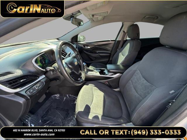 Photo of 2017 Silver Ice Metallic Chevrolet Volt