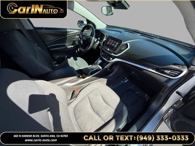 Photo of 2017 Silver Ice Metallic Chevrolet Volt