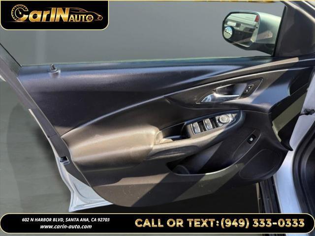 Photo of 2017 Silver Ice Metallic Chevrolet Volt