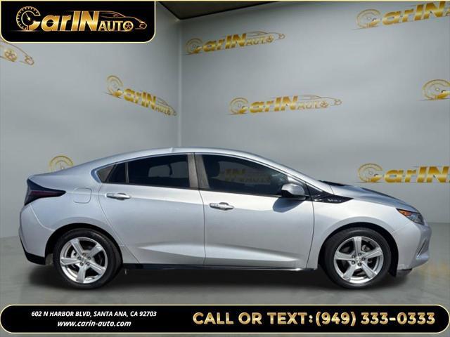 Photo of 2017 Silver Ice Metallic Chevrolet Volt