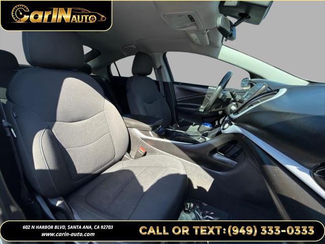 Photo of 2017 Silver Ice Metallic Chevrolet Volt