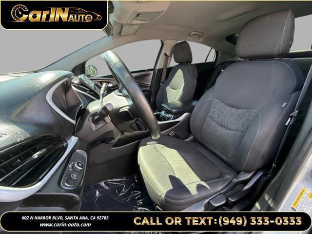 Photo of 2017 Silver Ice Metallic Chevrolet Volt