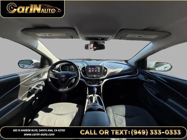 Photo of 2017 Silver Ice Metallic Chevrolet Volt