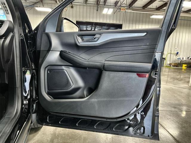 Photo of 2024 Agate Black Metallic Ford Escape