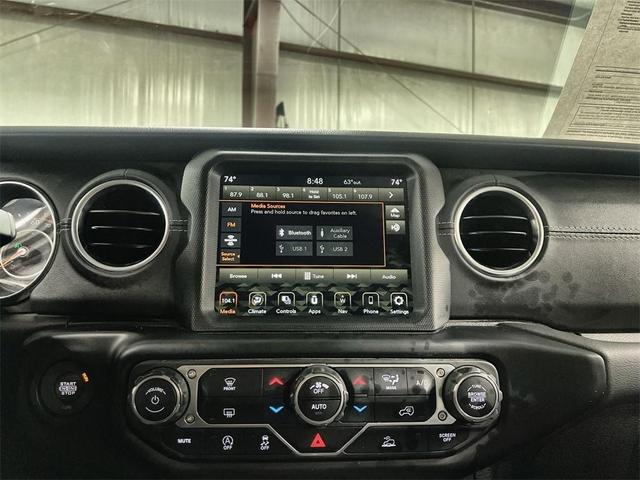 Photo of 2022 Bright White Clearcoat Jeep Gladiator