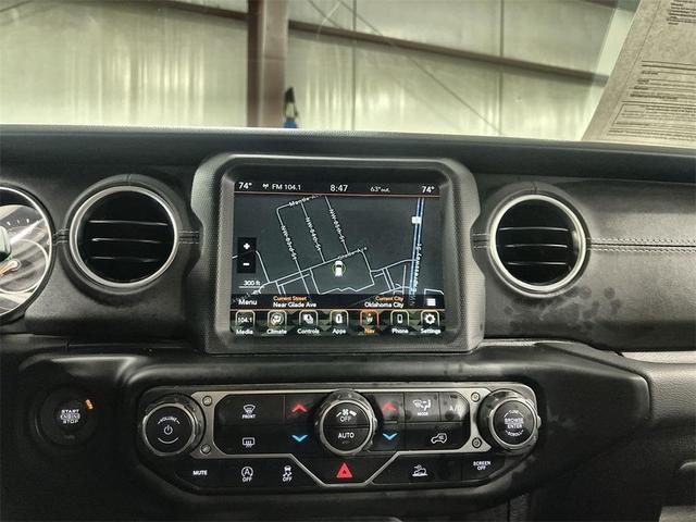 Photo of 2022 Bright White Clearcoat Jeep Gladiator