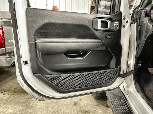 Photo of 2022 Bright White Clearcoat Jeep Gladiator