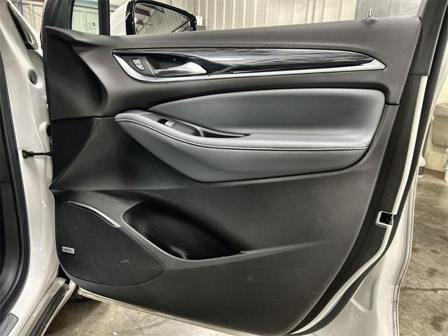 Photo of 2024 Summit White Buick Enclave