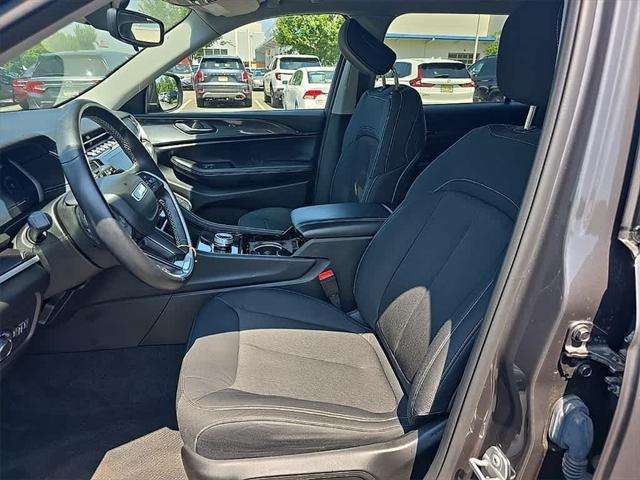 Photo of 2021 Baltic Gray Metallic Clearcoat Jeep Grand Cherokee L