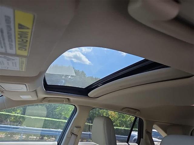 Photo of 2017 White Diamond Pearl Acura RDX