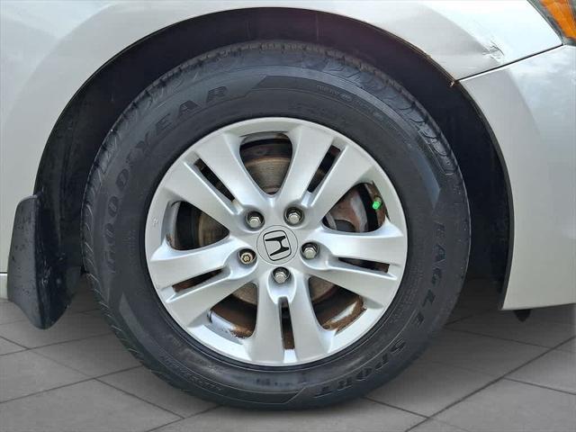 Photo of 2009 Polished Metal Metallic Honda Accord