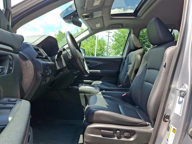 Photo of 2023 Lunar Silver Metallic Honda Ridgeline
