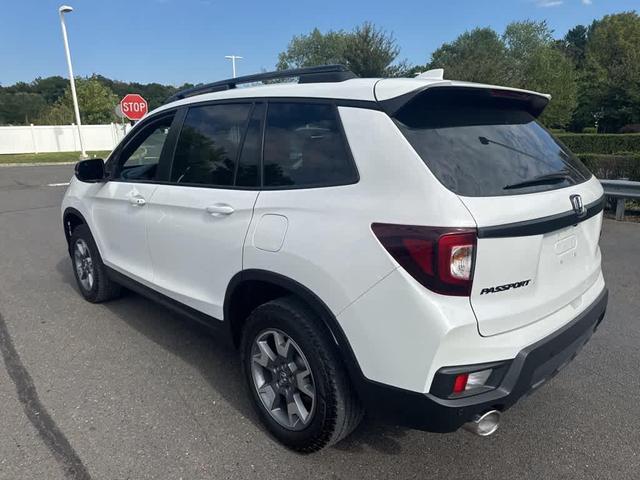 Photo of 2023 Platinum White Pearl Honda Passport