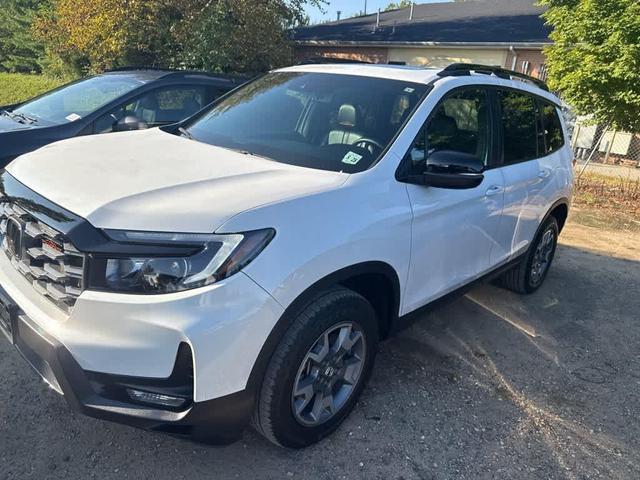 Photo of 2023 Platinum White Pearl Honda Passport