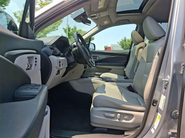 Photo of 2022 Lunar Silver Metallic Honda Pilot