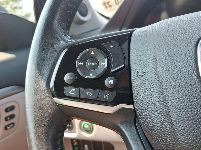 Photo of 2022 Lunar Silver Metallic Honda Pilot
