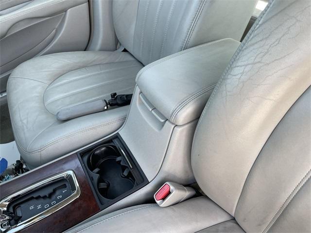 Photo of 2006 Platinum Metallic Buick Lucerne