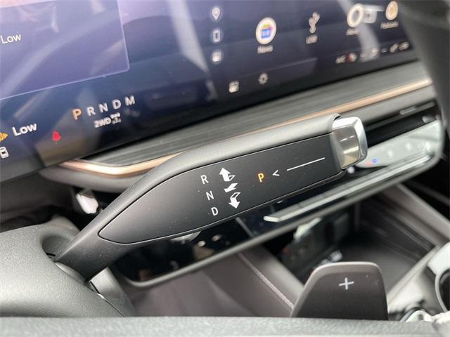 Photo of 2024 Summit White Buick Envision