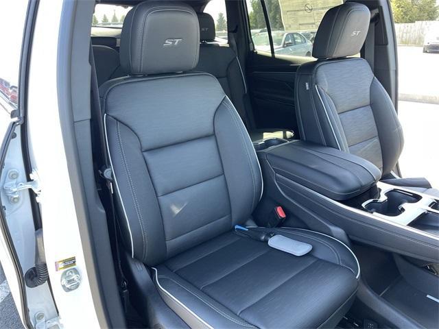 Photo of 2025 Summit White Buick Enclave