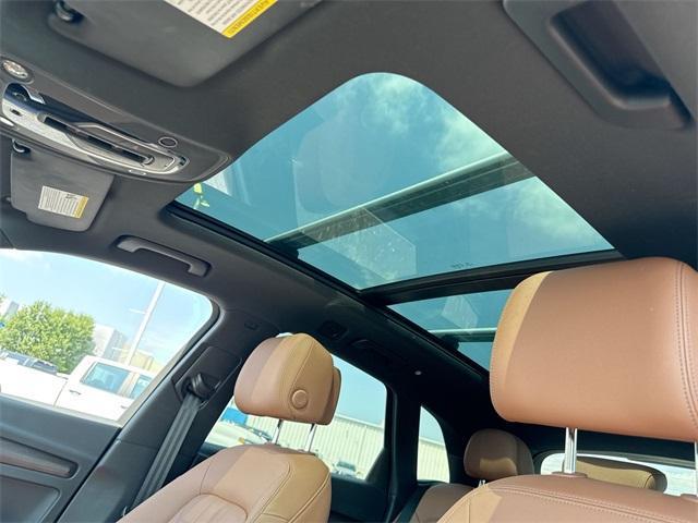 Photo of 2022 Navarra Blue Metallic Audi Q5