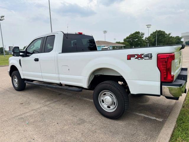 Photo of 2017 Oxford White Ford F-250
