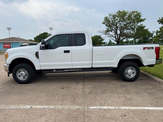 Photo of 2017 Oxford White Ford F-250
