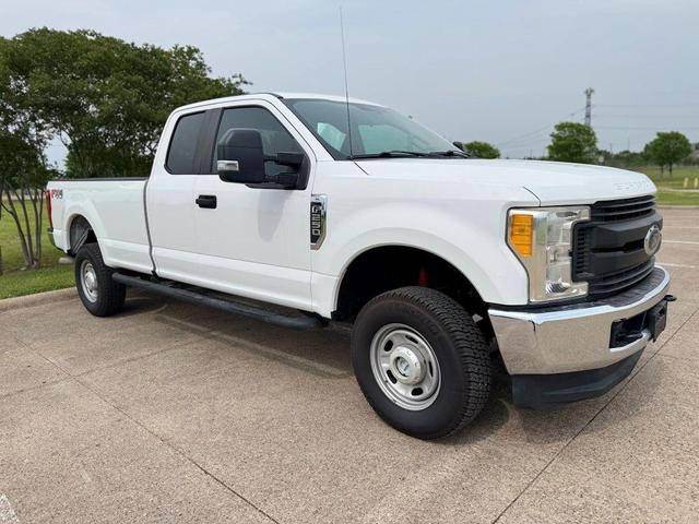 Photo of 2017 Oxford White Ford F-250