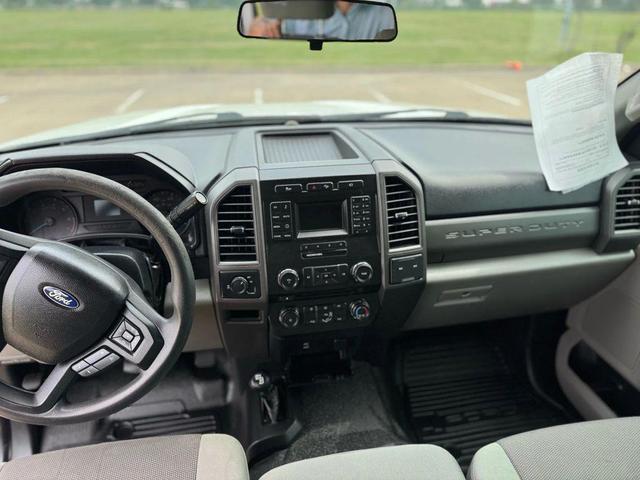 Photo of 2017 Oxford White Ford F-250