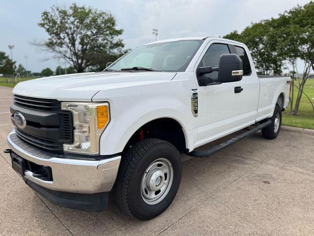 Photo of 2017 Oxford White Ford F-250