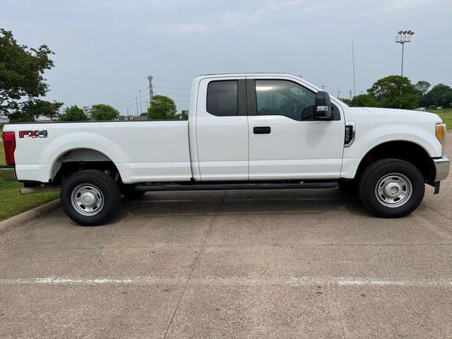 Photo of 2017 Oxford White Ford F-250