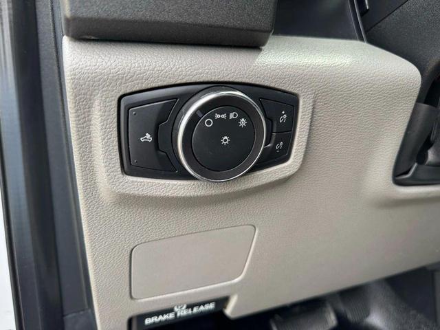 Photo of 2017 Oxford White Ford F-250