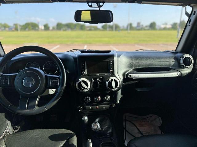 Photo of 2017 Gray Jeep Wrangler Unlimited