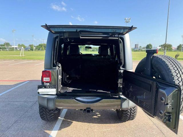 Photo of 2017 Gray Jeep Wrangler Unlimited