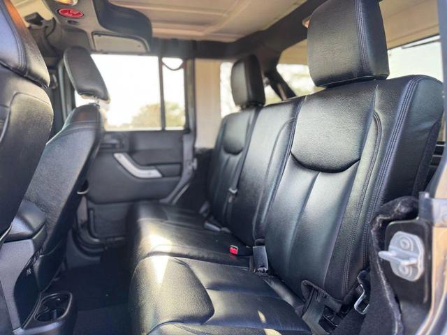 Photo of 2017 Gray Jeep Wrangler Unlimited