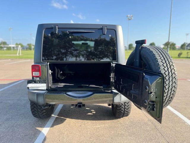 Photo of 2017 Gray Jeep Wrangler Unlimited
