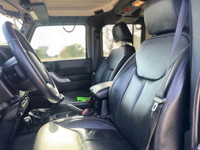 Photo of 2017 Gray Jeep Wrangler Unlimited