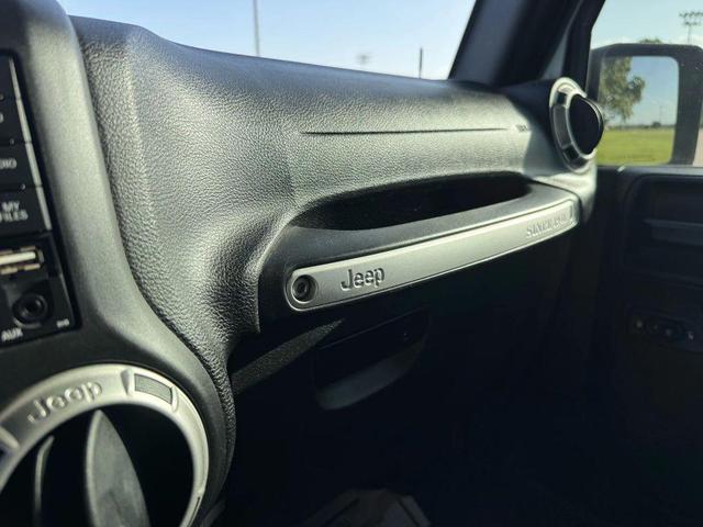 Photo of 2017 Gray Jeep Wrangler Unlimited