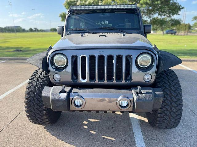 Photo of 2017 Gray Jeep Wrangler Unlimited