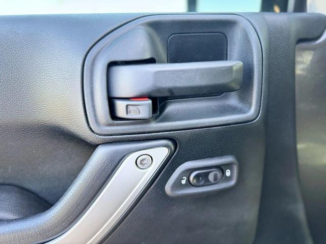 Photo of 2017 Gray Jeep Wrangler Unlimited