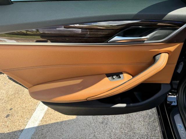 Photo of 2019 BLACK BMW 530e