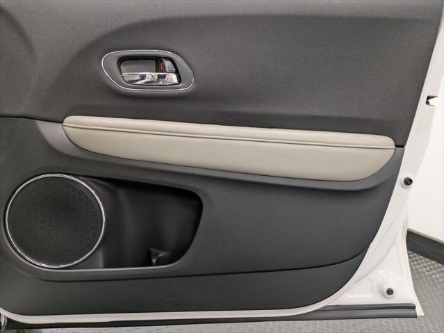 Photo of 2022 Platinum White Pearl Honda HR-V