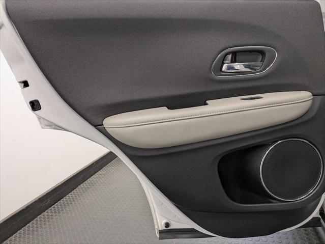 Photo of 2022 Platinum White Pearl Honda HR-V