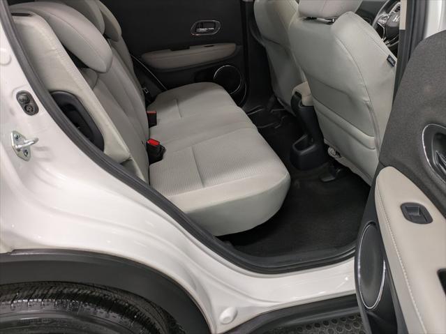 Photo of 2022 Platinum White Pearl Honda HR-V