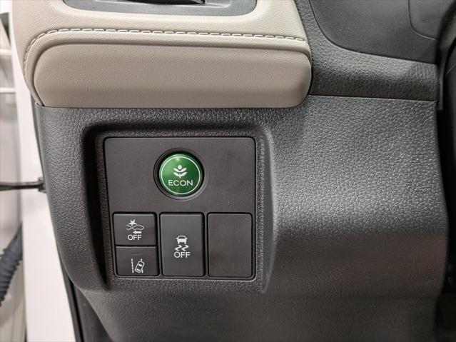 Photo of 2022 Platinum White Pearl Honda HR-V