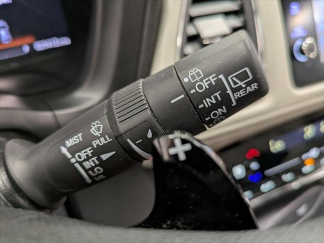 Photo of 2022 Platinum White Pearl Honda HR-V