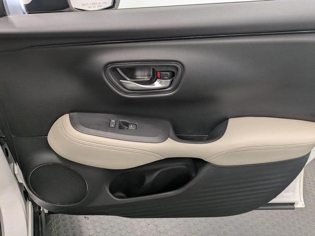 Photo of 2024 Platinum White Pearl Honda HR-V