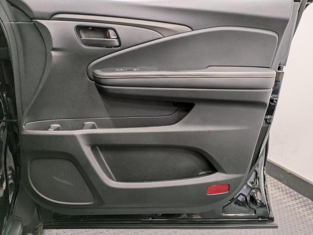 Photo of 2024 Crystal Black Pearl Honda Passport
