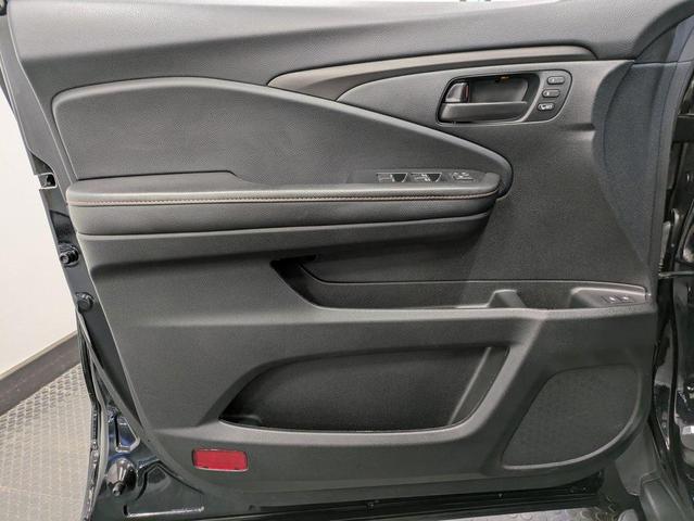 Photo of 2024 Crystal Black Pearl Honda Passport