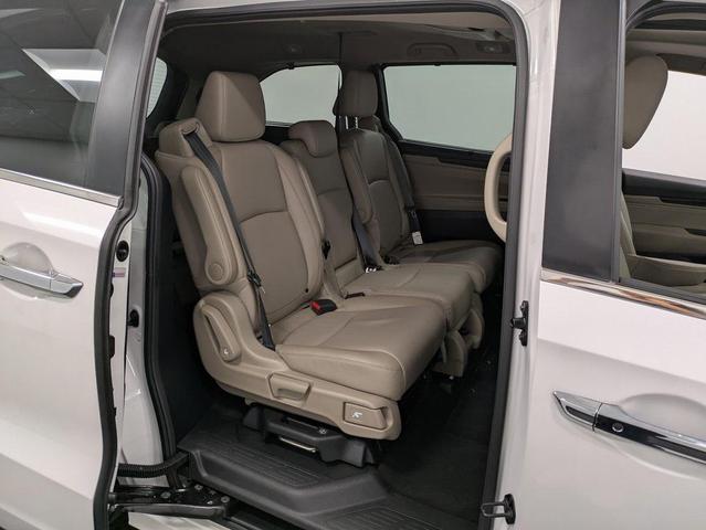 Photo of 2023 Platinum White Pearl Honda Odyssey